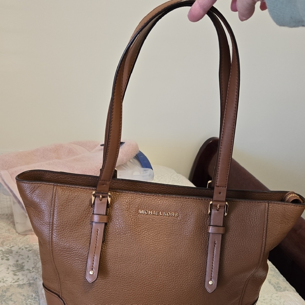 Michael Kors Brown Leather Aria Shoulder Bag - Picture 2 of 15